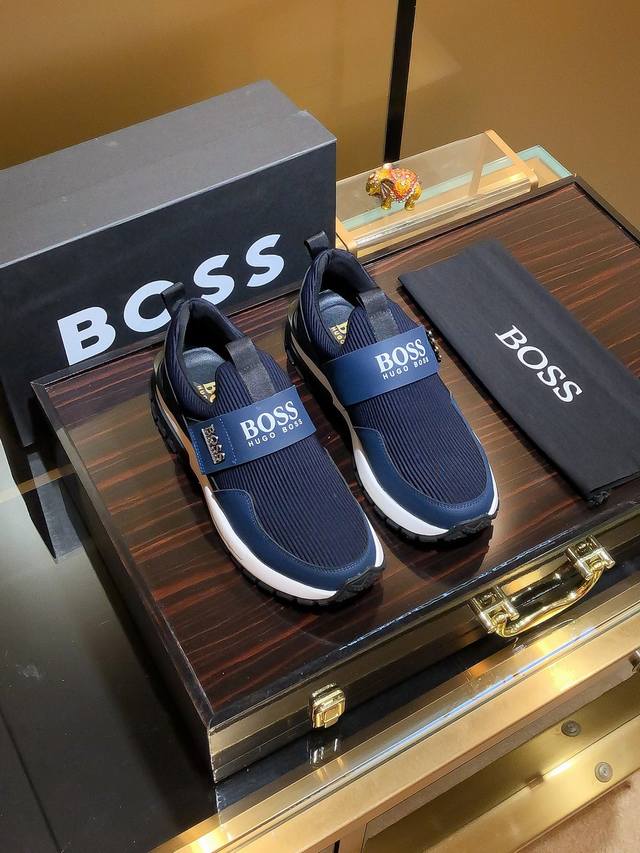 商品名称：Boss 波士 正规码数: 38-44 套脚鞋 商品材料：精选 飞织鞋面，舒适羊皮内里 ；原厂大底。